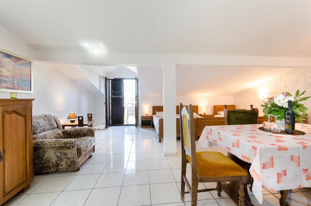 Apartments Drago Баньоле Екстериор снимка