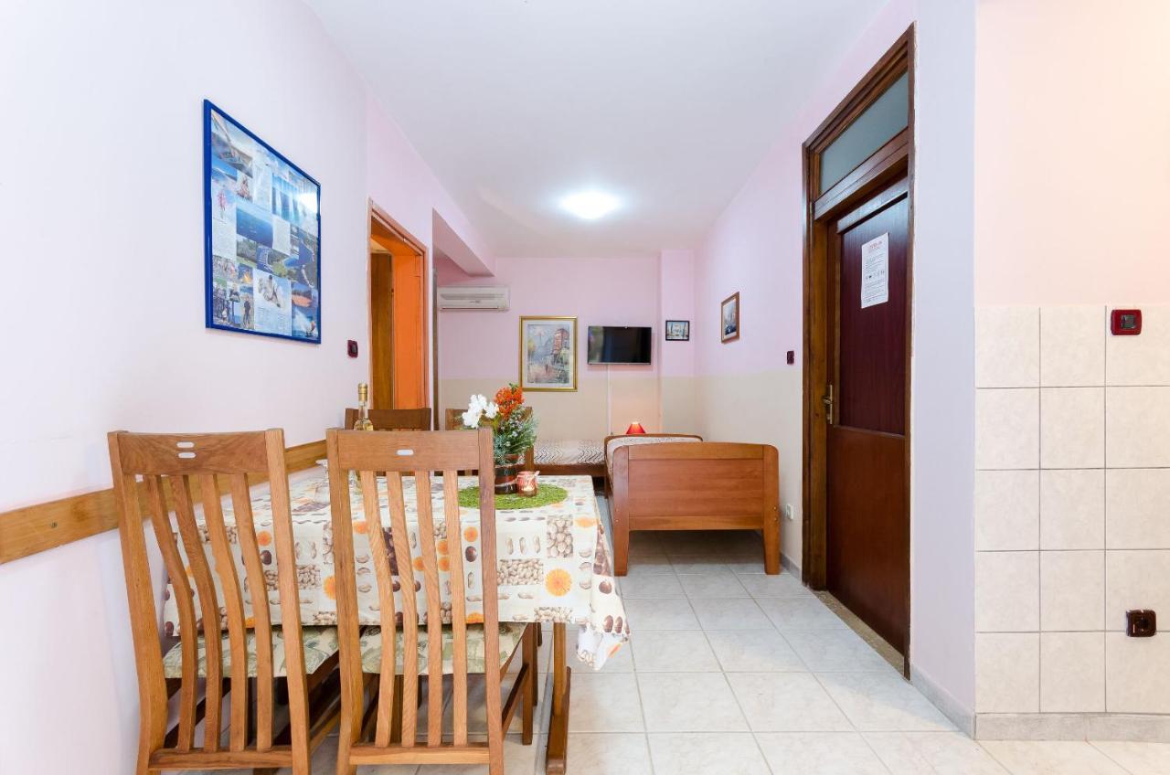 Apartments Drago Баньоле Екстериор снимка